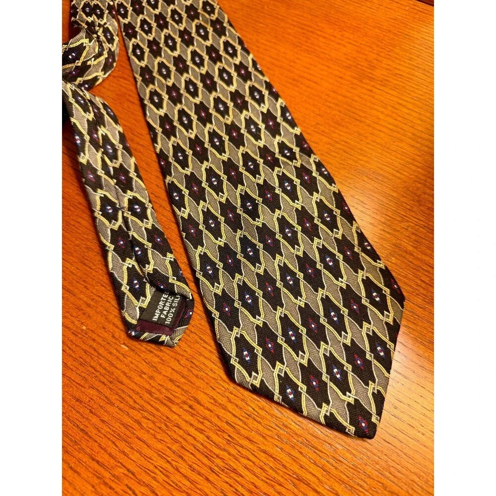 Geoffrey Beene Classic‎ 100% Silk Necktie Geometric Pattern Black/Gray SKU 106